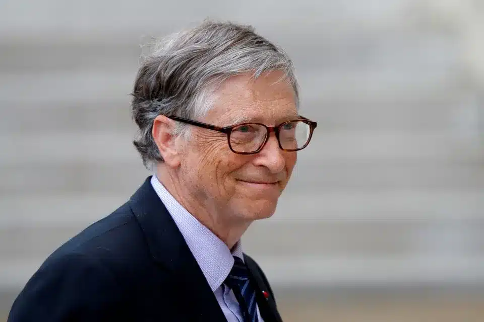 Bill Gates là ai? - là một doanh nhân, nhà từ thiện, tác giả và là chủ tịch của tập đoàn Microsoft