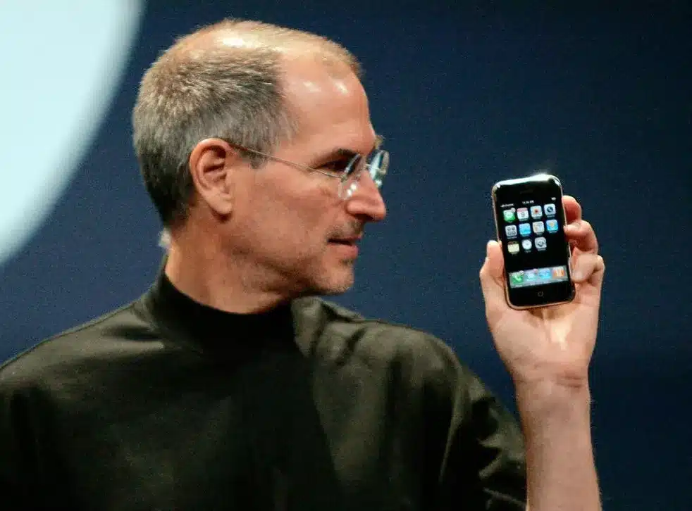 Iphone đầu tiên được ra đời