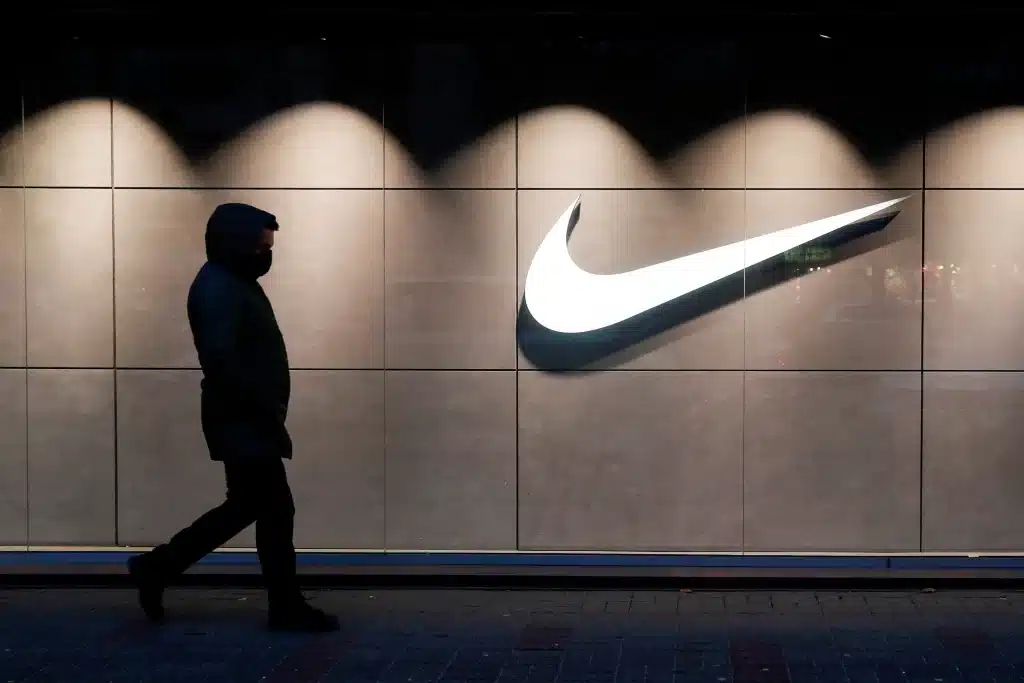 Nike áp dụng SWOT như thế nào? 