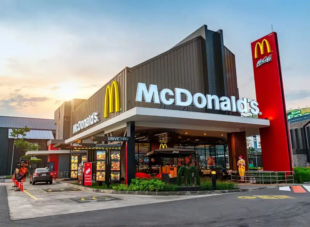 McDonald's là một chuỗi cửa hàng thức ăn nhanh có quy mô rộng lớn