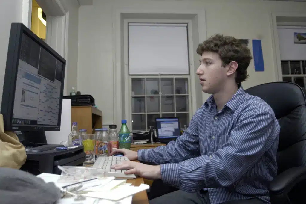 Mark Zuckerberg đã tỏ ra là một thần đồng lập trình khi còn ở đại học Harvard