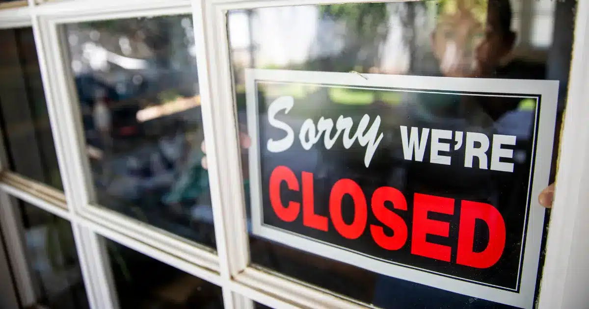 Close of Business là thuật ngữ của sự kết thúc ngày làm việc