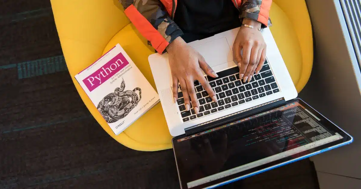 Python là một ngôn ngữ lập trình được sử dụng trên toàn cầu