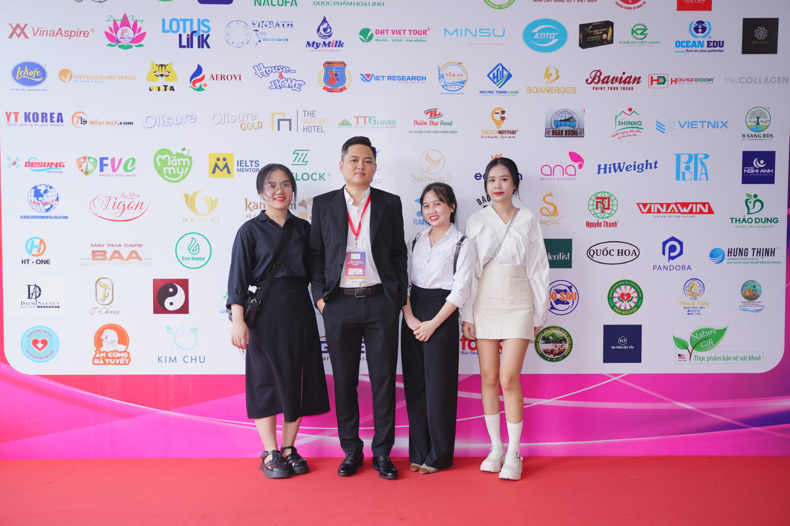 Vinh danh Vietnix Top 10 Thương hiệu hàng đầu Việt Nam 2023 12 hình ảnh Vietnix tại sự kiện Top 10 The Best of Vietnam 2023