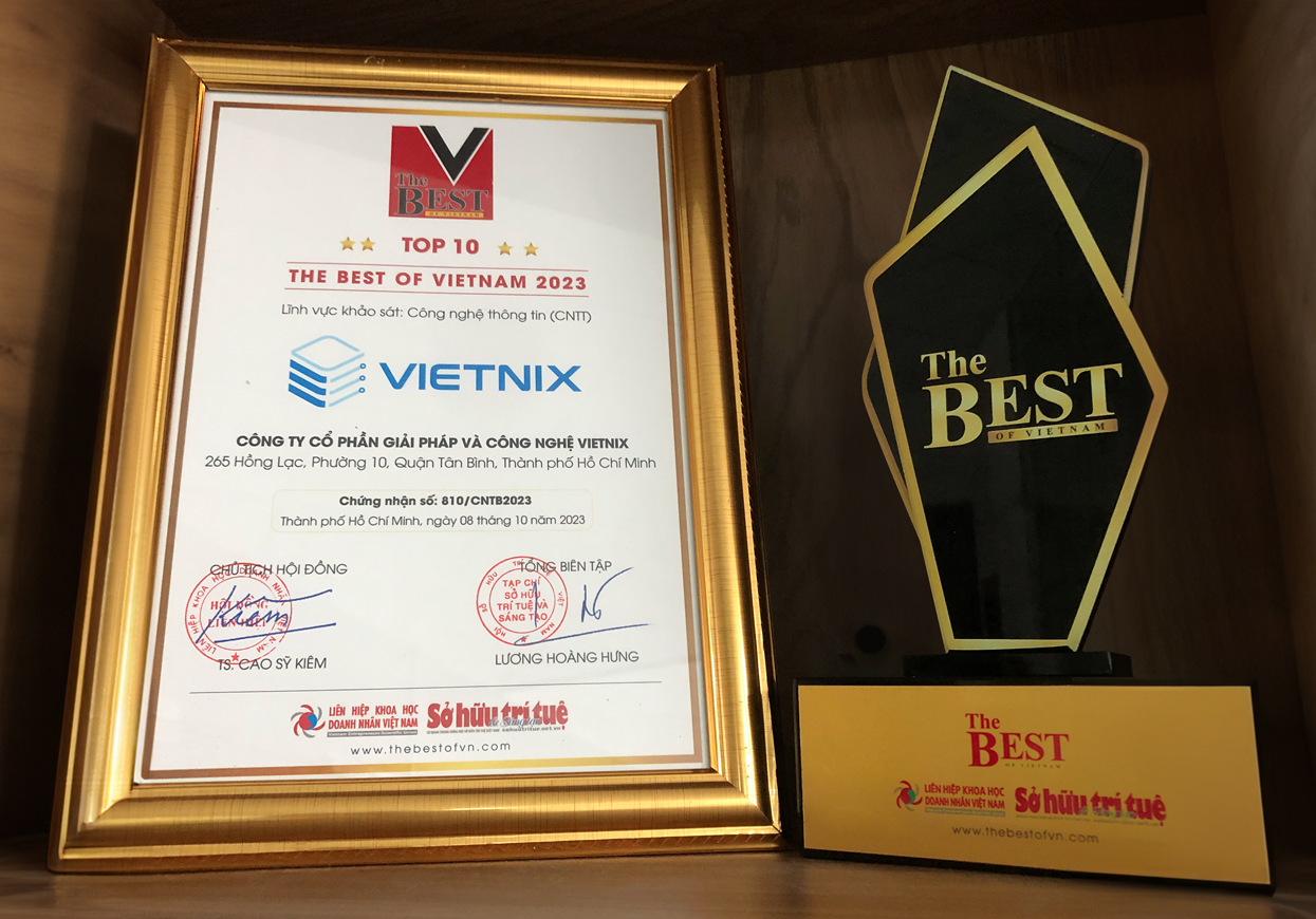 Vinh danh Vietnix Top 10 Thương hiệu hàng đầu Việt Nam 2023 10 Bằng khen và cúp lưu niệm Top 10 The Best of Vietnam 2023