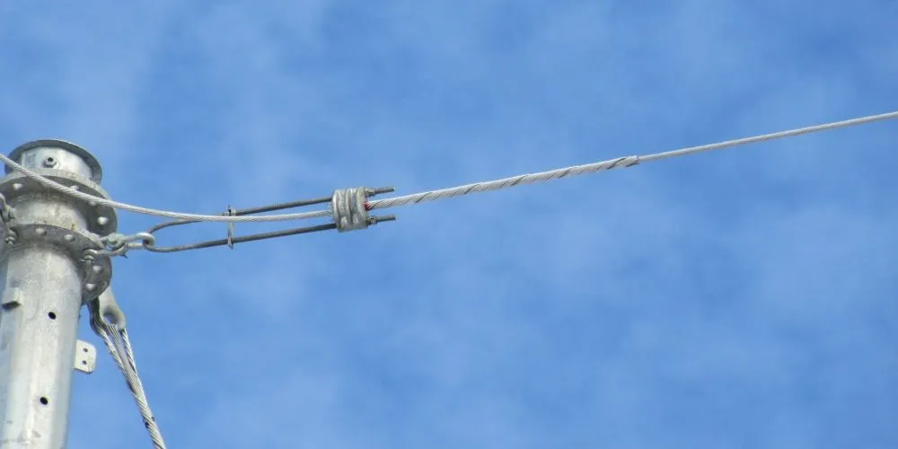 Dây cáp OPGW được lắp đặt trên cao nên không cần đào và lấp đất